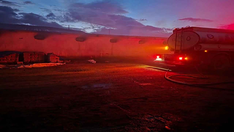 Eşme’de Tavuk Çiftliğinde Yangın: Büyük Maddi Hasar Oluştu